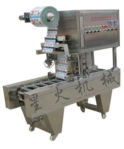 塑料盒全自動(dòng)灌裝封口機(jī)